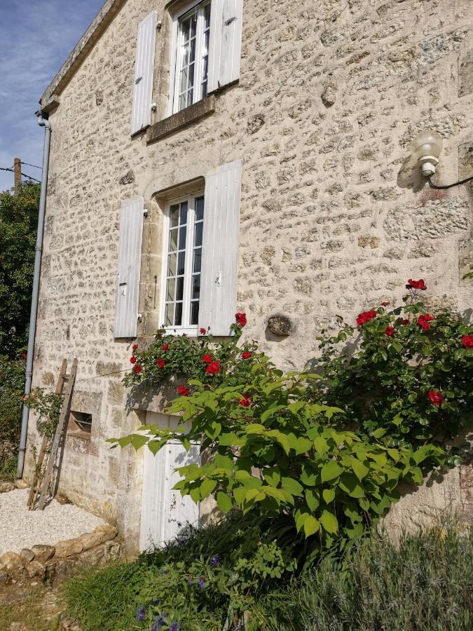 Gite 4 Etoiles Avec Hebergement Insolite - 10 Personnes Foussais Εξωτερικό φωτογραφία