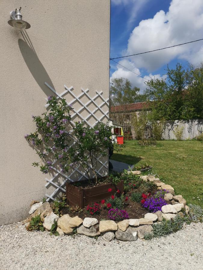 Gite 4 Etoiles Avec Hebergement Insolite - 10 Personnes Foussais Εξωτερικό φωτογραφία